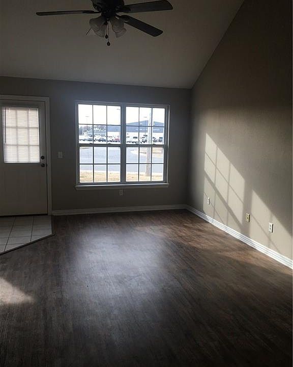 2nd image of 905 Churchill Ct