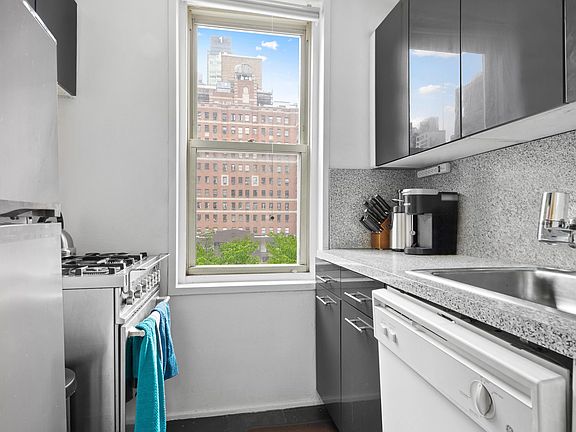 3rd image of 408 W 34th St APT 6-D
