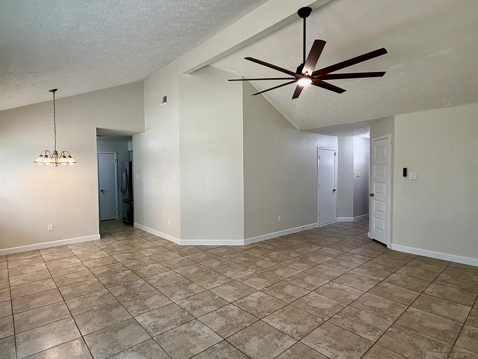 3 bed, 1214 sqft, $2,200 — Photo 4