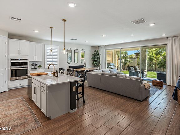 5th image of 621 E Buckingham Avenue