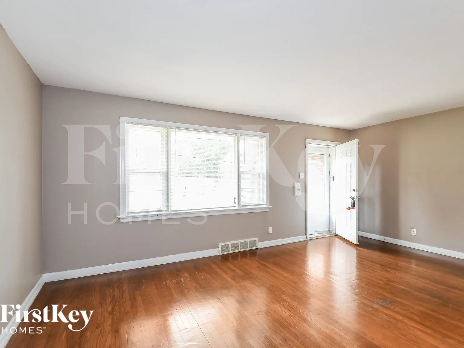 3 bed, 2.0 bath, 1195 sqft, $1,690 — Photo 4