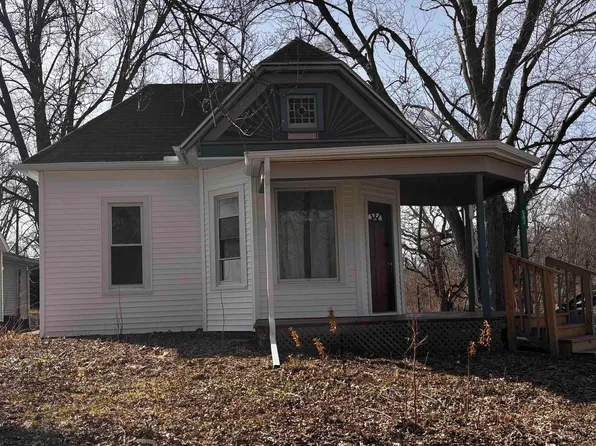 502 E 1st St, Maquon, IL 61458