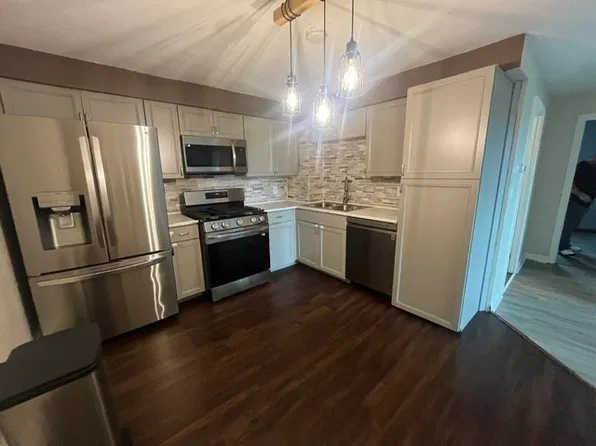 464 Bank St APT 5, Fall River, MA 02720