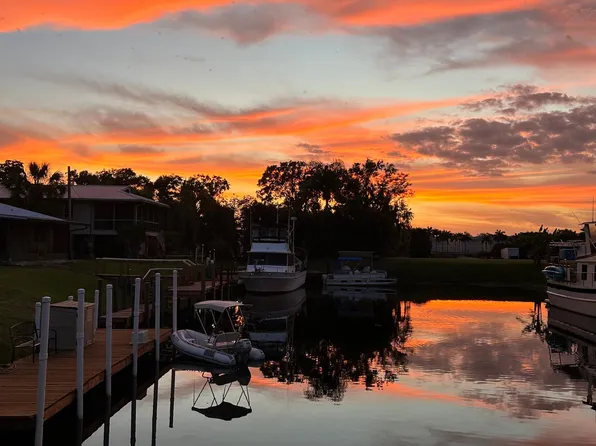 1047 Schooner Ln, Moore Haven, FL 33471