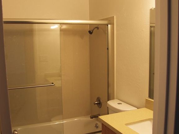 3rd image of 90 Kent Ct APT 26