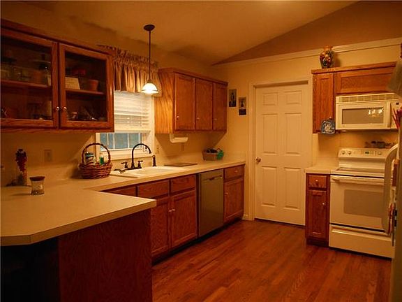 5th image of 3105 Lyndhurst Dr
