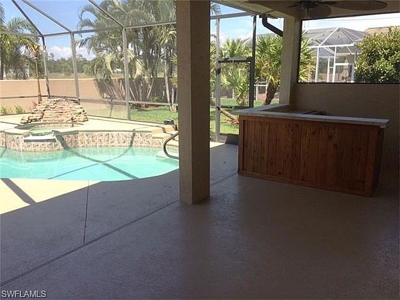 Rock Waterfall, Spa, Pool & Built-in Bar with BBQ Grill
