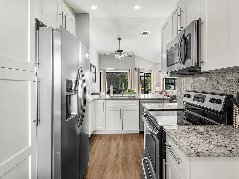 13545 Fountain View Blvd — Photo 11