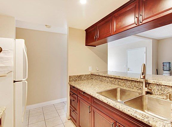 4th image of 21913 Belshire Ave APT 14