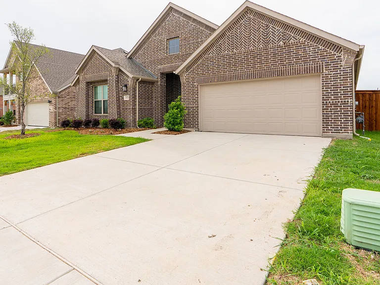 1532 Bushman Ln — Photo 3