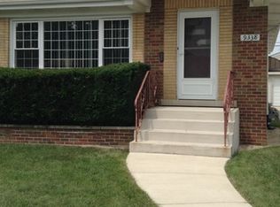 9338 Lincoln Ave, Brookfield, IL 60513