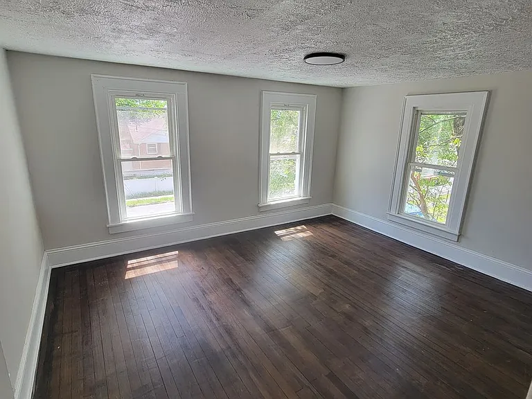 22 Lilac St — Photo 8