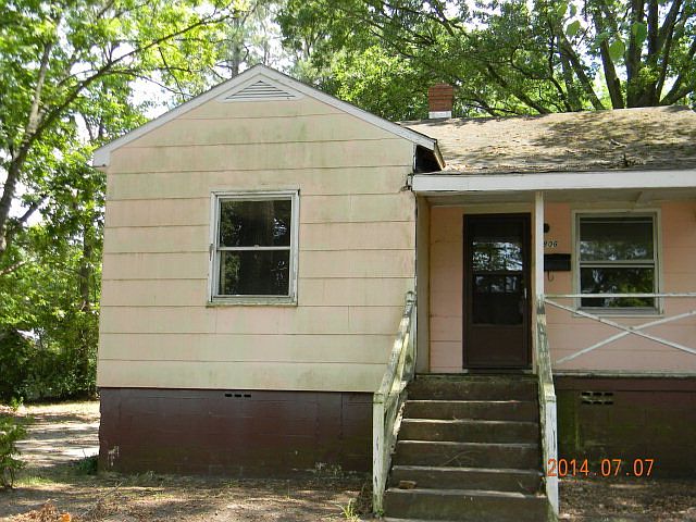 2nd image of 806 Henry St