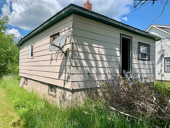 2nd image of 2399 Athol Rd