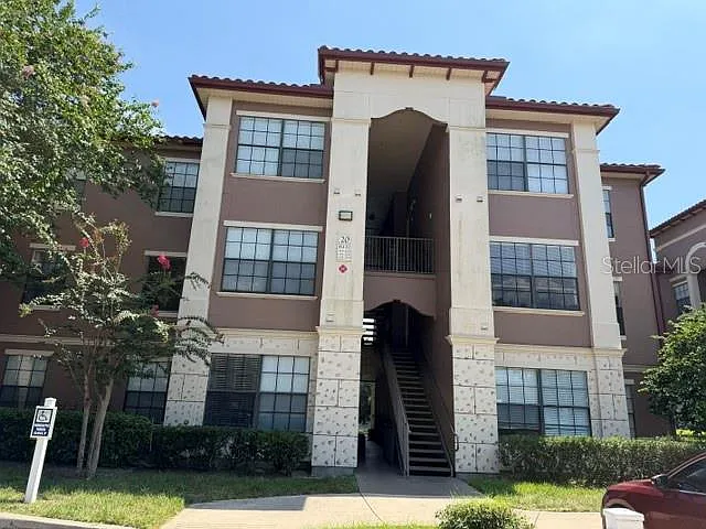 6137 Metrowest Blvd #106