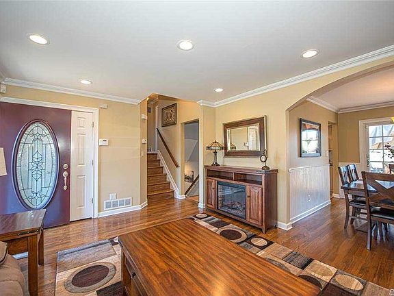 3rd image of 17 Kipling Dr