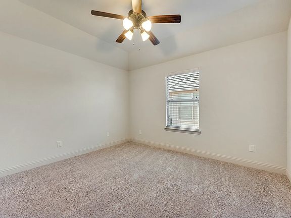 5th image of 908 Lake Meadow Ln