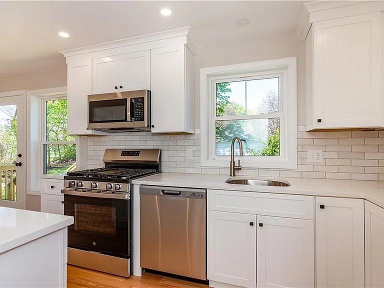 83 Cadora Ave — Photo 21