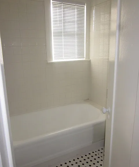 812 N Detroit St — Photo 9