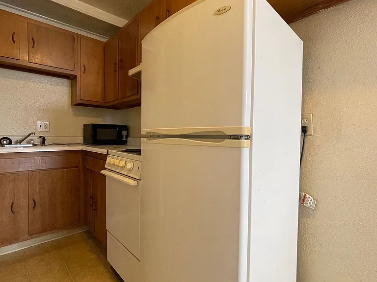 1313 Burton Ct — Photo 17