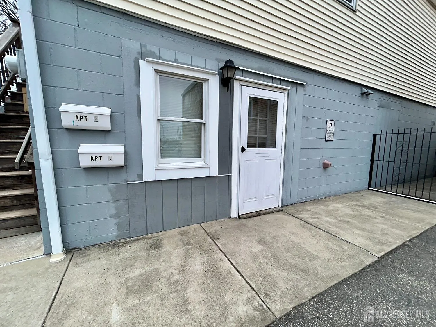 2 bed, 1.0 bath, $2,000 — Photo 2