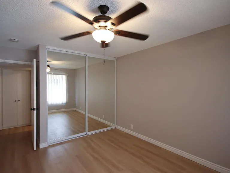 976 E Villa St #16 — Photo 15