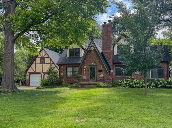 8117 Craig St, Overland Park, KS 66204