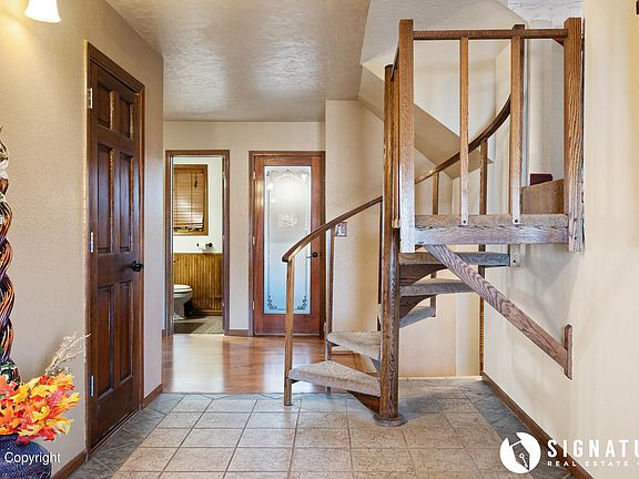 4th image of 7890 Rimrock Dr