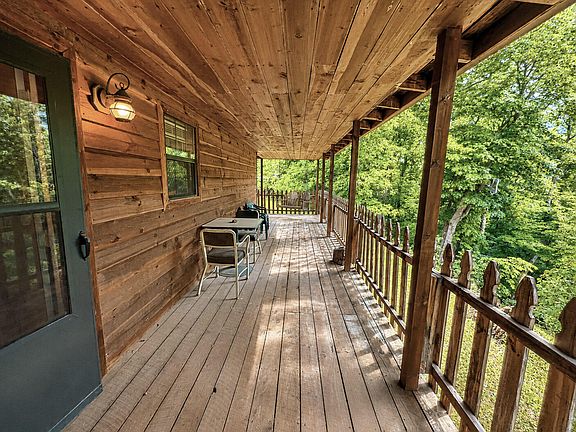 4th image of 77 Prosperity Ln