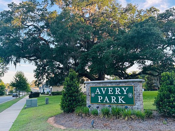 2nd image of 826 Avery Park Dr