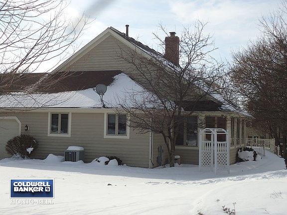 3rd image of 905 Edgewood Dr