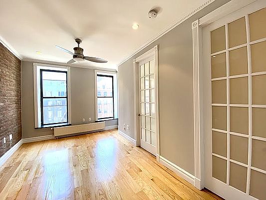 4th image of 218 E 13th St #4