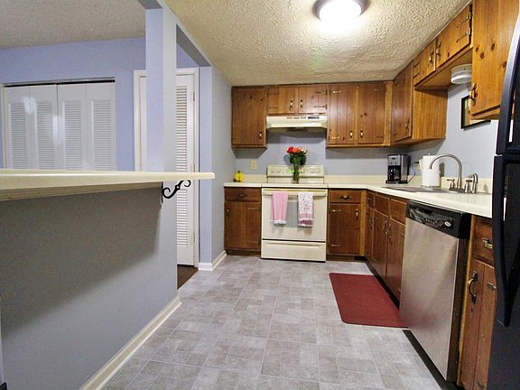 5th image of 34 Beacon Ct