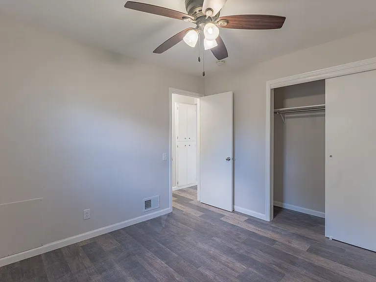 2109 Lake Point Dr — Photo 10
