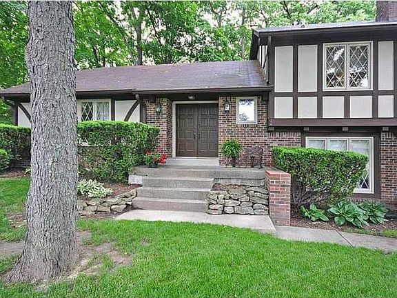 2nd image of 60 Blackstone Pl