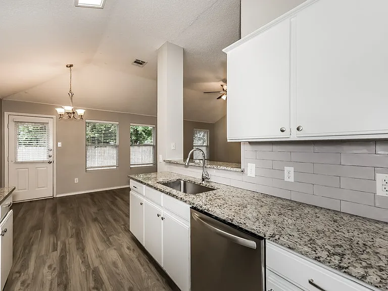 706 Langford Dr — Photo 7