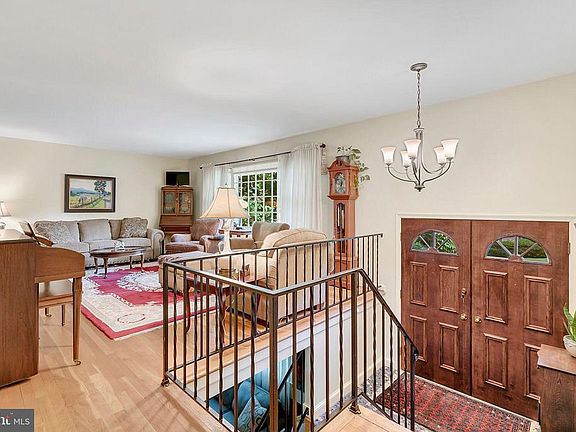 2nd image of 8327 Epinard Ct
