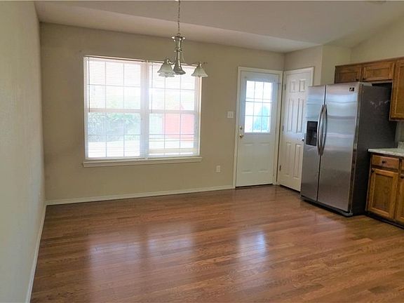 5th image of 1811 Twin Oaks Dr