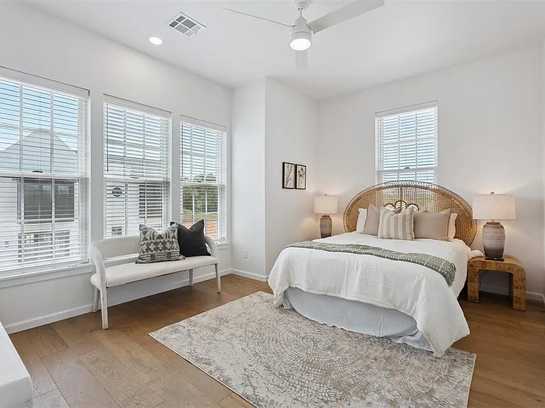18817 Selah Way — Photo 35