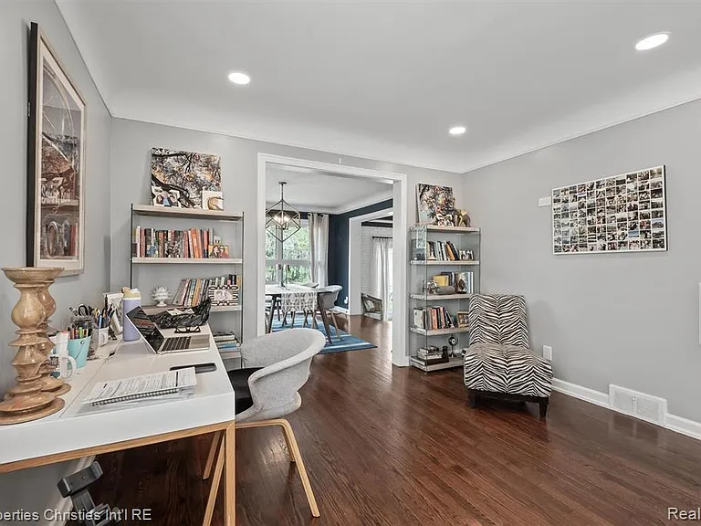 956 Northlawn Blvd — Photo 7