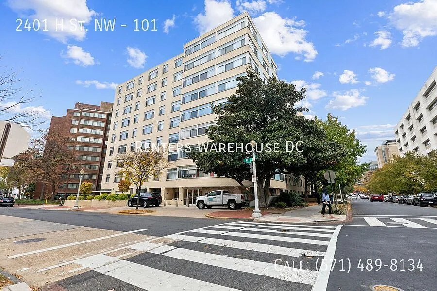 Stunning 2Bd/1Bth condo nestled in the heart of Bon Wit Plaza! All utilities Included! — Photo 1