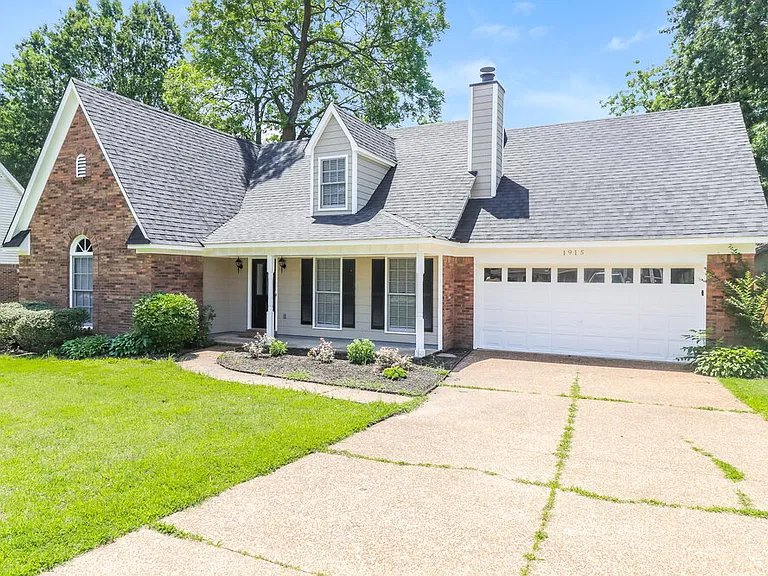 1915 Pecan Grove Dr — Photo 4