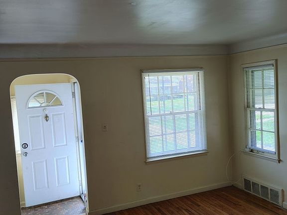 2nd image of 11685 Beaconsfield Ave
