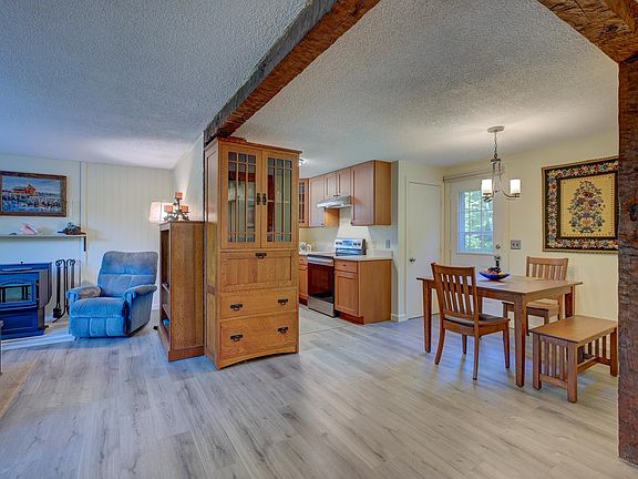 4th image of 449 Mooney Hill Road