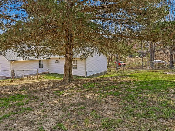 5th image of 1006 Roselee Dr