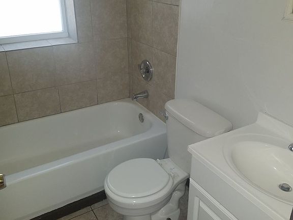 5th image of 3810 Keokuk St APT 1E