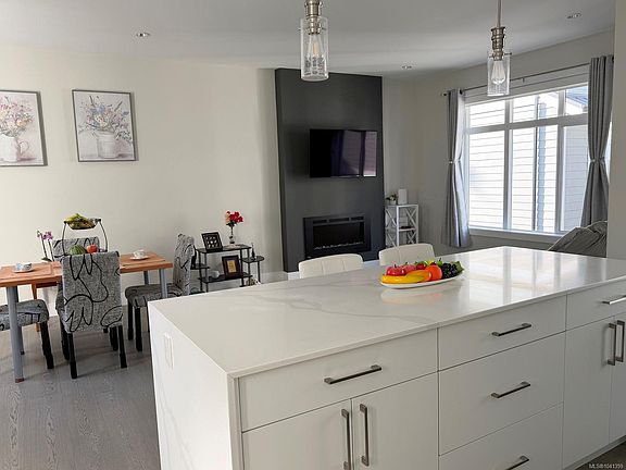 4th image of 946 Jenkins Ave #108