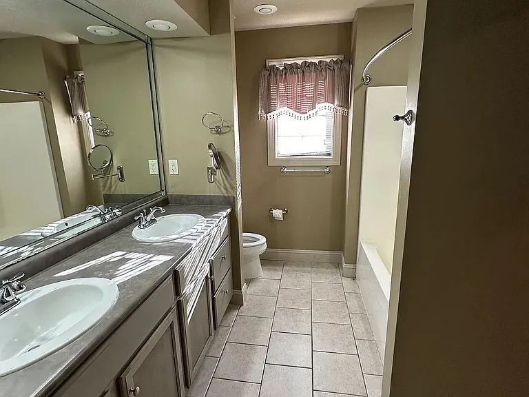 3621 Beacon St — Photo 13