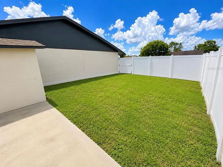 8541 Briar Grove Cir — Photo 33