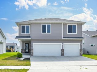 983 58th Ave S, Grand Forks, ND 58201